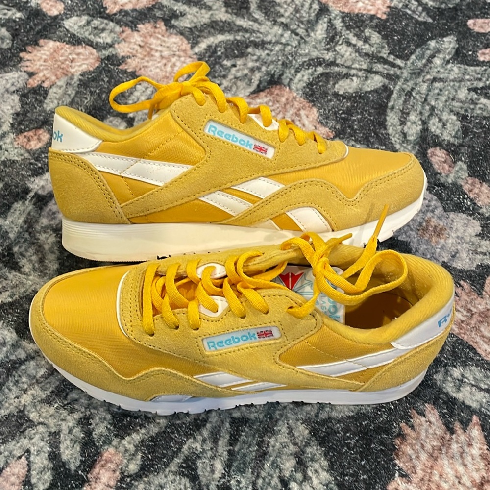 Yellow / gold Reebok classic sneakers
